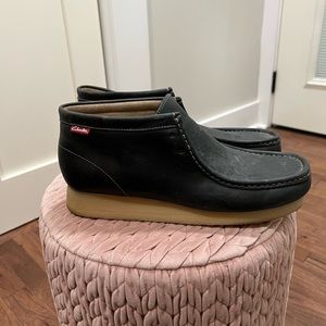 Men’s size 9 wallabee navy blue